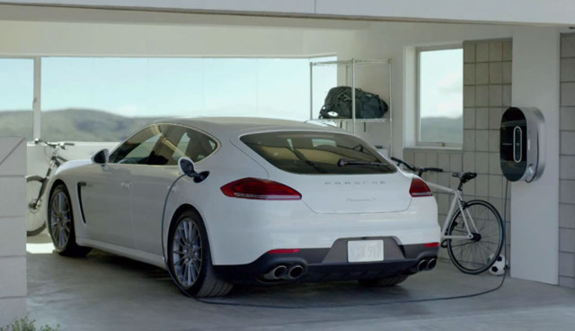 Porsche-Panamera-S-E-Hybrid-Video-TV-Spot