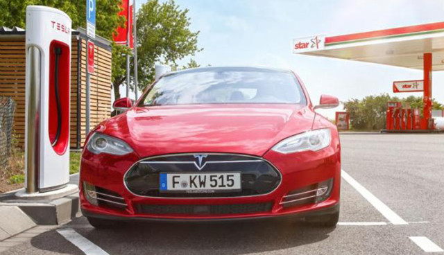 Tesla-Supercharger-Orlen