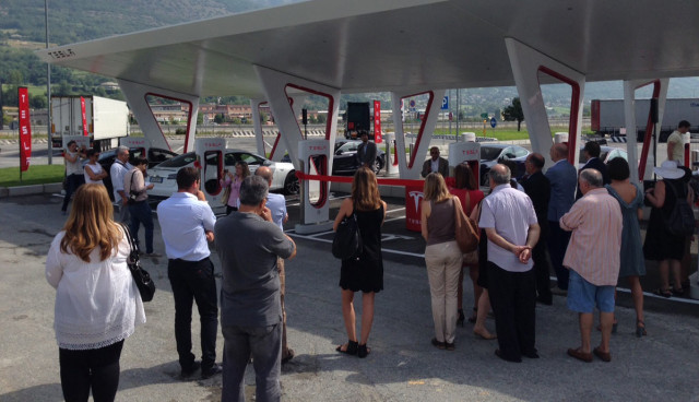 tesla-supercharger-barcelona-rom
