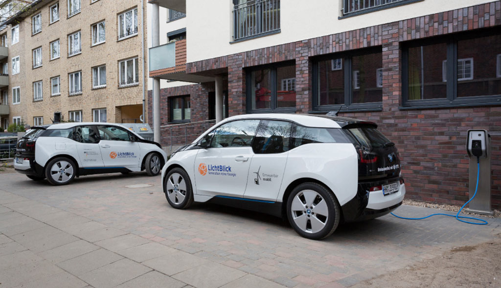 Lichtblick-SchwarmHaus-Leuchtturmprojekt-E-Mobilitaet