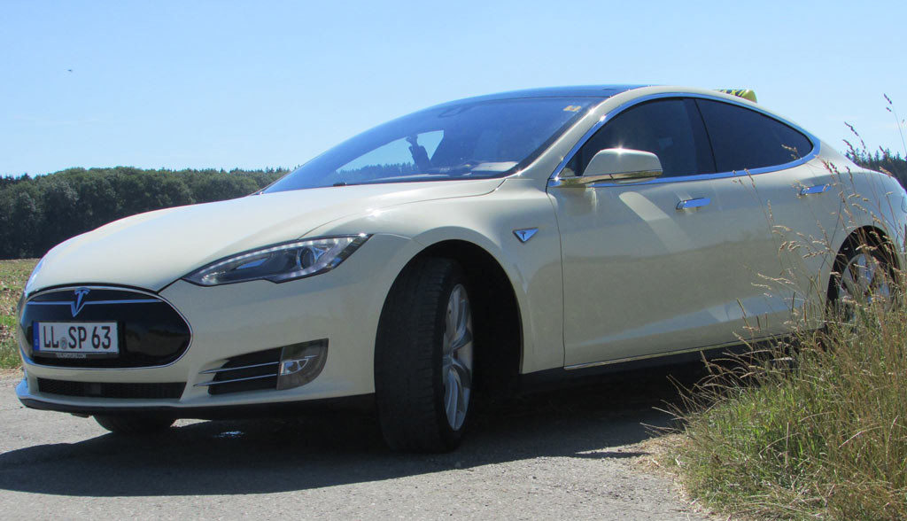 tesla-elektroauto-taxi-landsberg