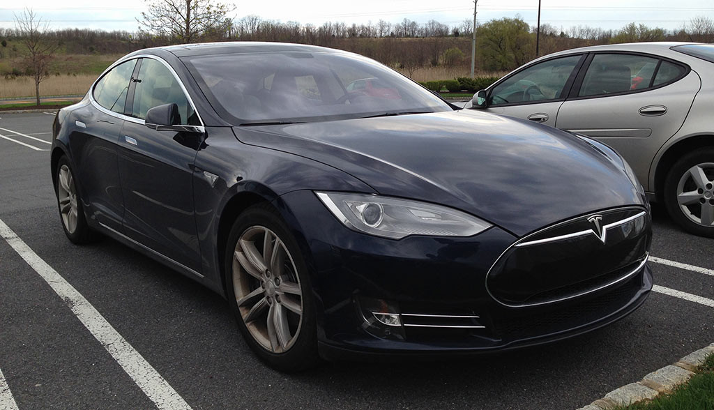 Schweizer-fahren-mehr-auf-Tesla-ab-als-Deutsche