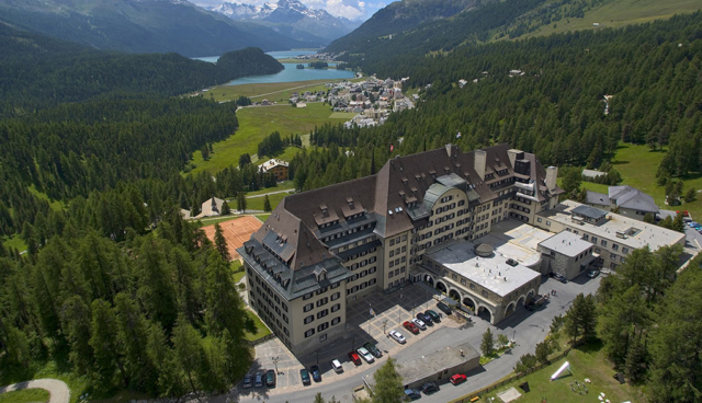 Elektroautos-Suvretta-House-Grand-Tour-of-Switzerland