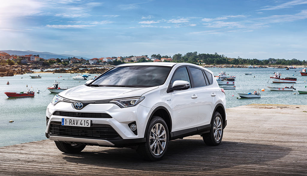 Toyota-RAV4-Hybrid-Camping-Elektromobilitaet