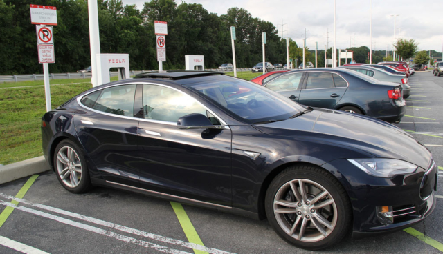 Tesla-Supercharger-Dauerparken-SMS-