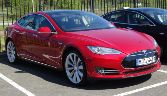 Tesla und Dacia Eigenzulassungen