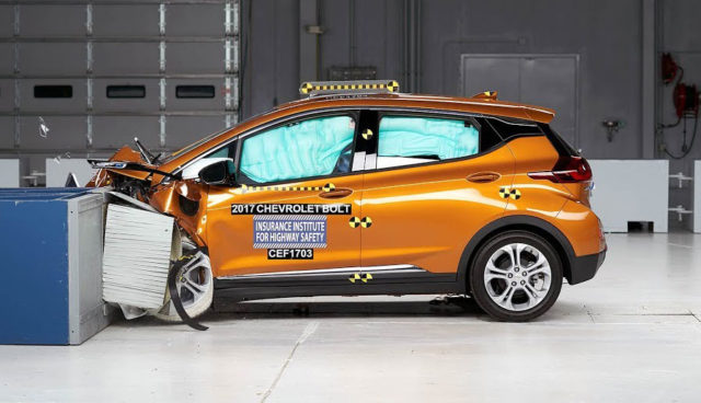 Chevrolet-Bolt-Opel-Ampera-e-Crashtest-IIHS