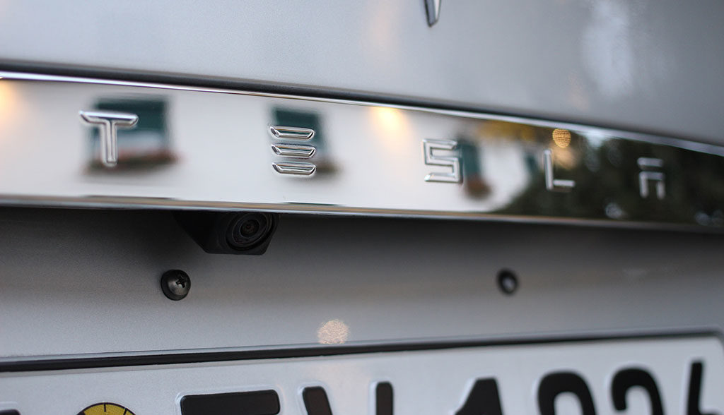 Tesla-Model-S-Hack-Luebeck