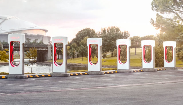 Tesla-Supercharger-10.000
