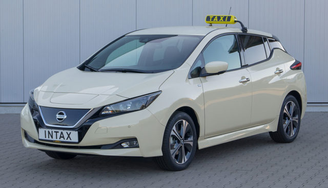 Nissan-LEAF-Taxi-3