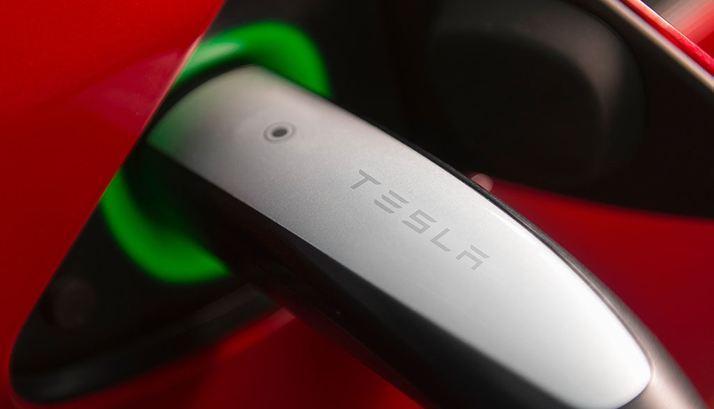 Tesla-Model-3-CCS