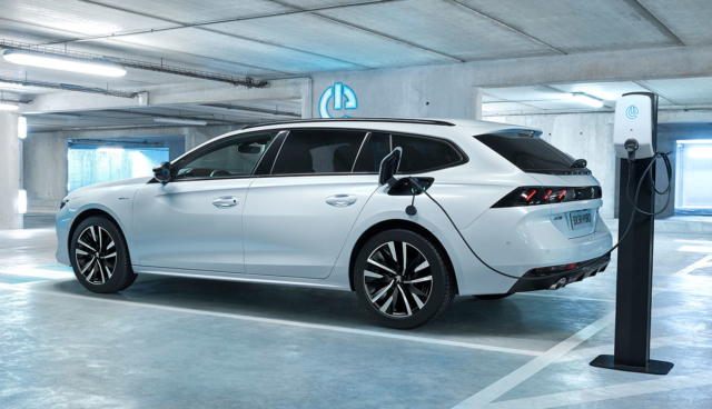 PEUGEOT_508PHEV_SW_1809PB_002_1