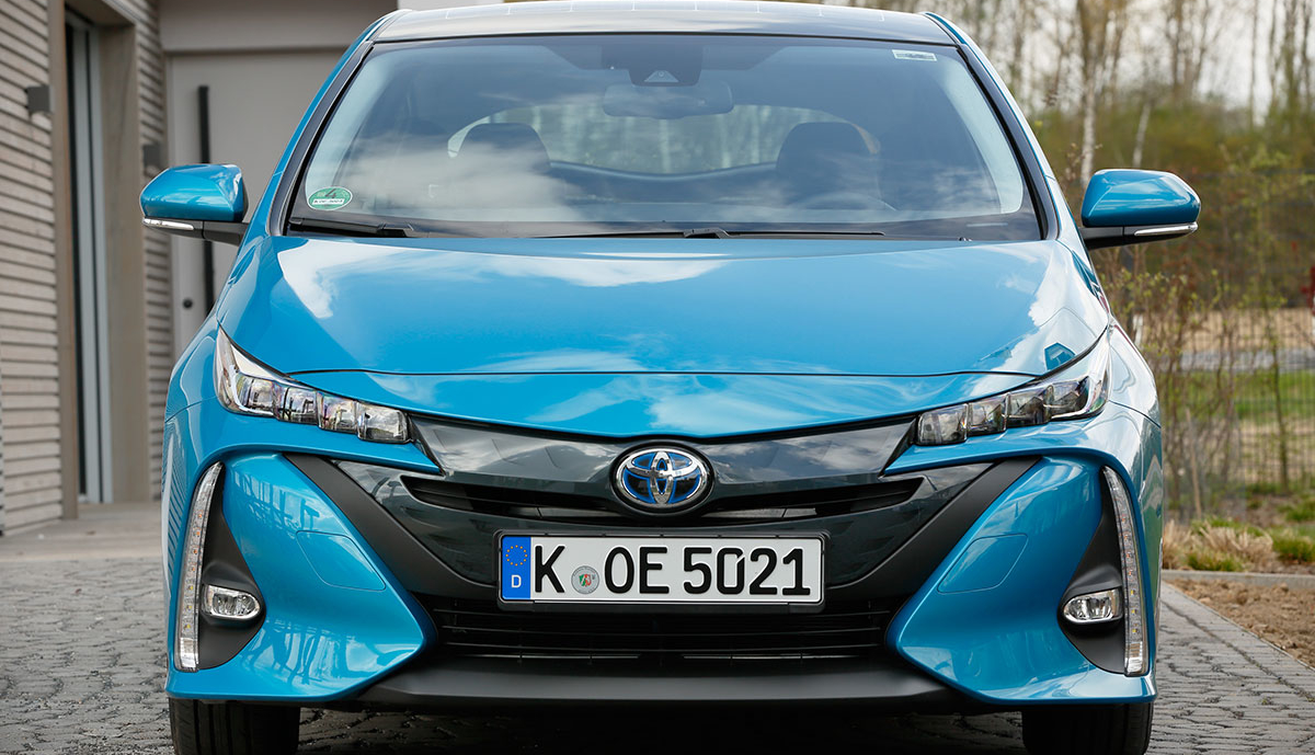 Toyota-Prius-Plug-in-Hybrid-2020-3