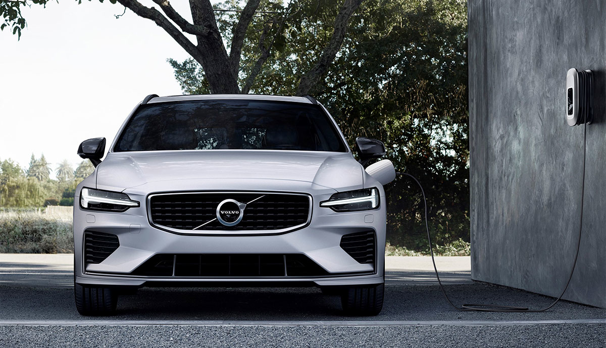 Volvo-Plug-in-Hybrid-laedt