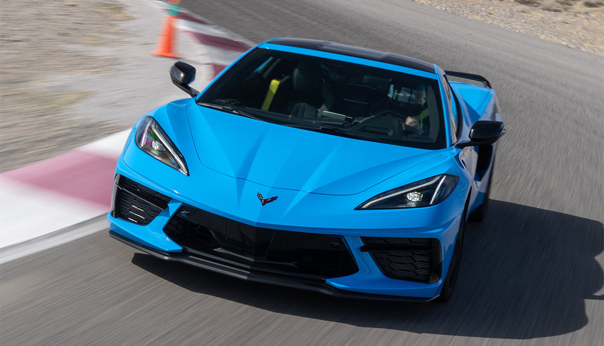 Chevrolet-Corvette-2020-hellblau