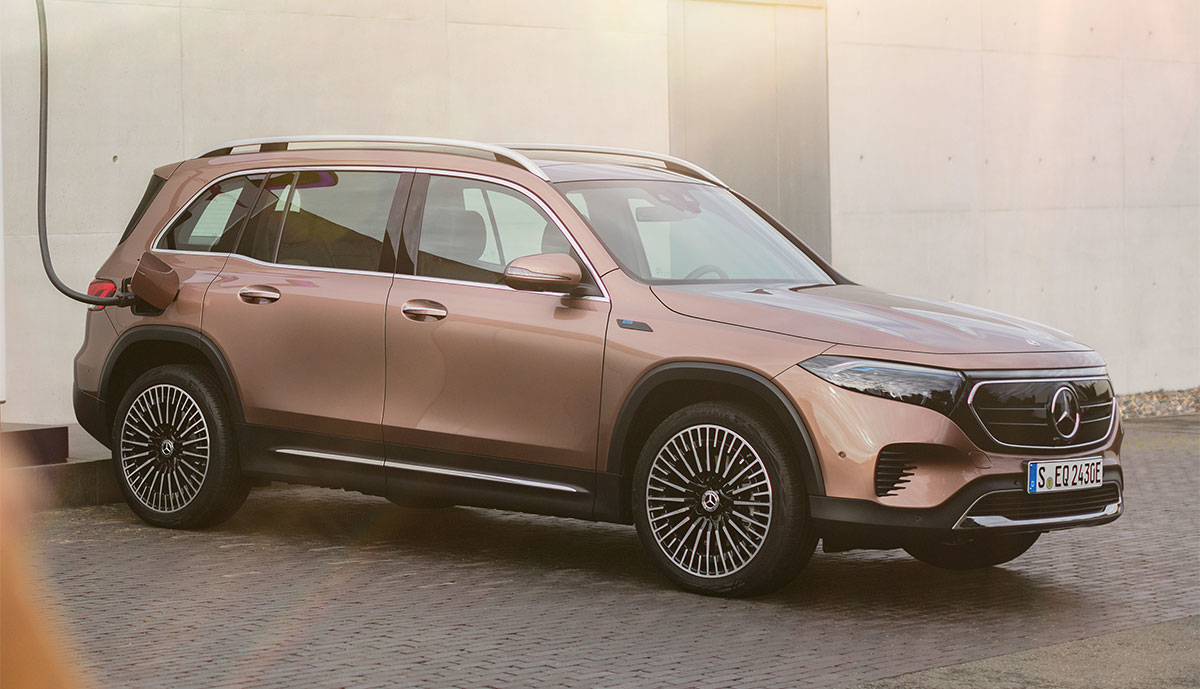 mercedes-EQB-laedt