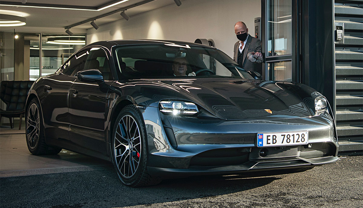 taycan_porsche_zentrum_oslo_norwegen