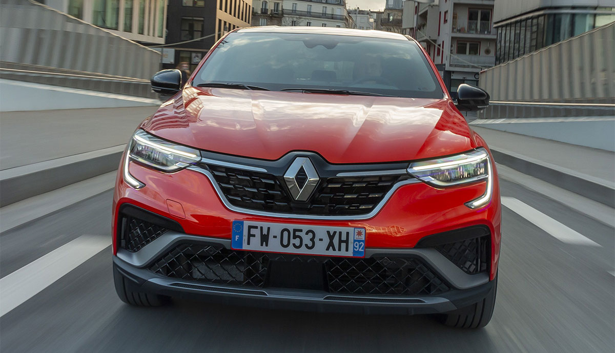Renault-Arkana-E-Tech-145-2021-4