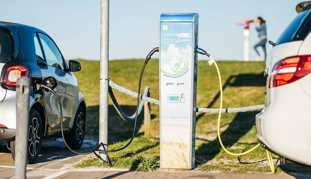 Smart-und-B-Klasse-Elektroautos-laden