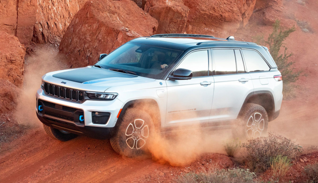 Jeep-Grand-Cherokee-Trailhawk-4xe-2021-11