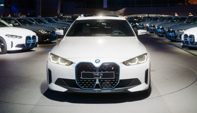 BMW-i4-Uebergabe