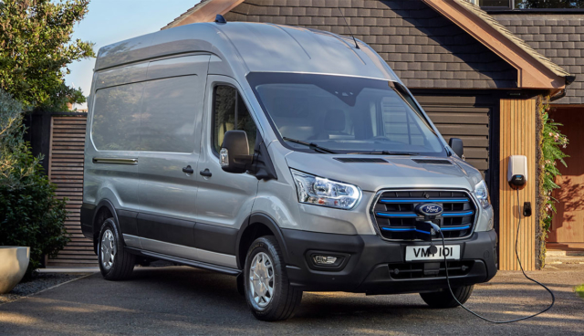 Ford-E-Transit-laedt
