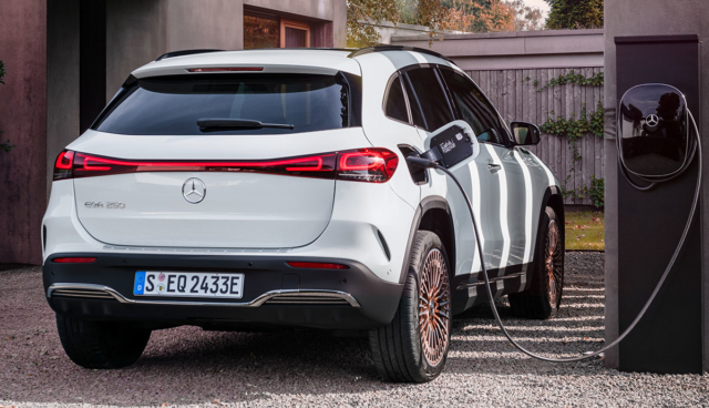 Mercedes-EQA-laedt