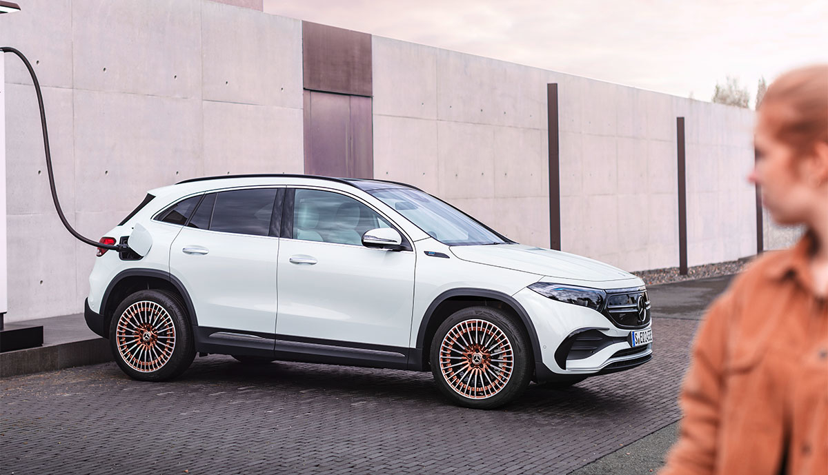 Mercedes-EQA-laedt