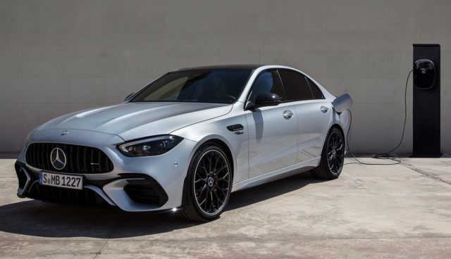 Mercedes-AMG-C-63-S-E-PERFORMANCE-2022-8-2