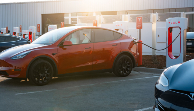 Tesla-Supercharger_10