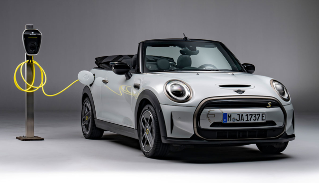 Mini-Cooper-SE-Cabrio-2023-4