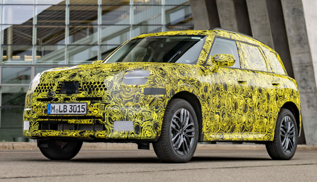 Mini-Countryman-Elektroauto-getarnt-2023-1