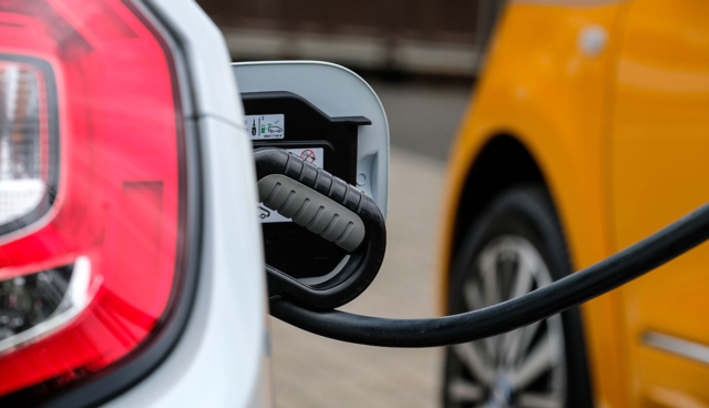 Renault-Twingo-Electric-laedt