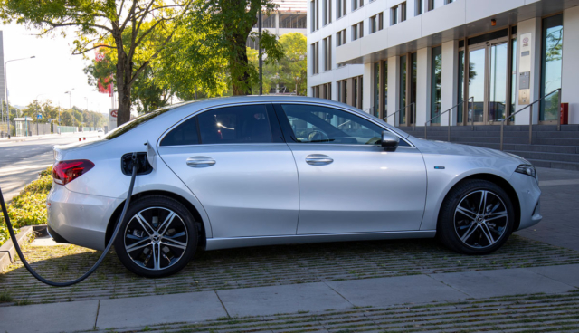 Mercedes-Plug-in-Hybrid
