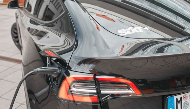 Sixt-Elektroauto-Tesla