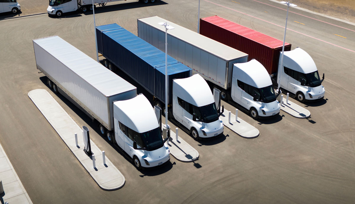 Tesla-Semi-laedt