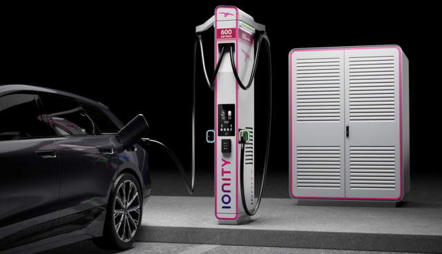 HYC1000_Charging_Car_Dark