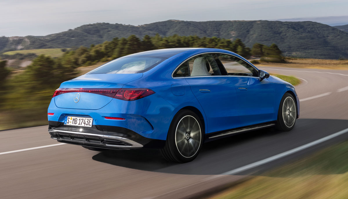 Mercedes-CLA-Elektro-2025-blau