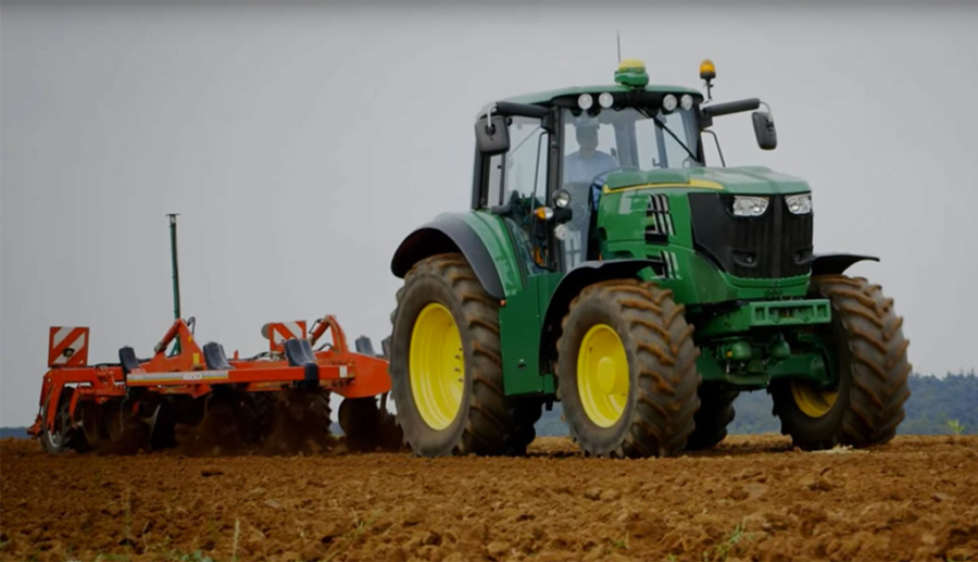 John Deere: Elektro-Traktor SESAM bringt 400 PS aufs Feld (Video) John Deere: Elektro-Traktor SESAM bringt 400 PS aufs Feld (Video)